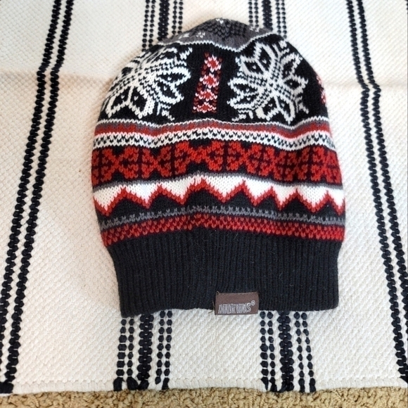 MUK LUKS FAIR ISLE PRINT BEANIE - Picture 1 of 3